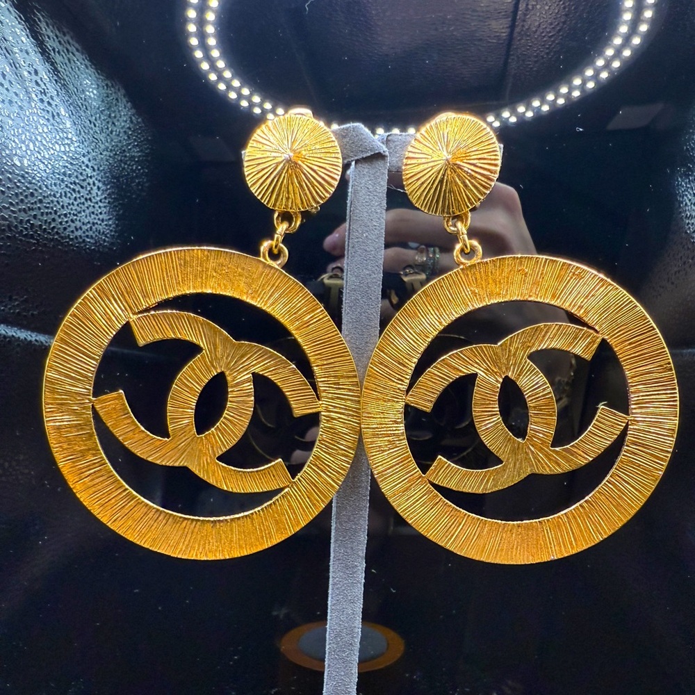 LOT 1690 24K gold plated CHANEL vintage sunburst Rihanna’s clip on earrings